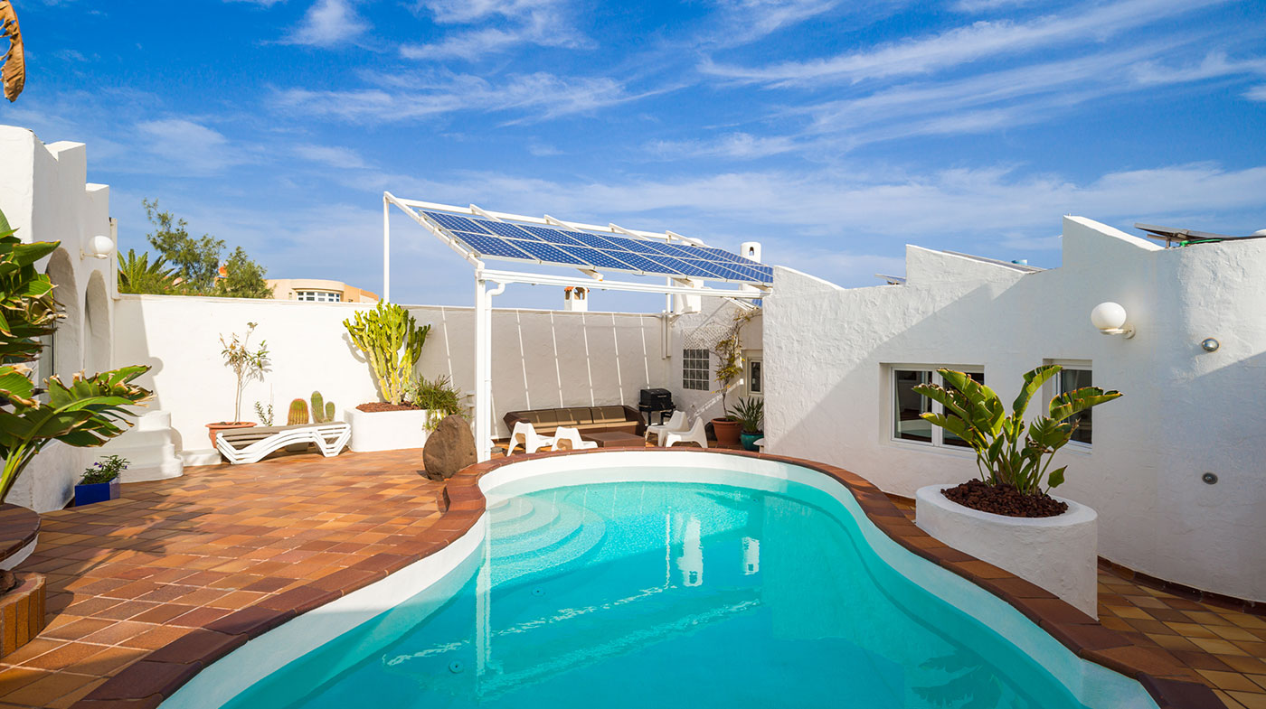 Chalet a la Venta en Playa del Hombre: Vive el Lujo Frente al Mar Chalet Independiente en Venta en Playa del Hombre – Telde, Gran Canaria