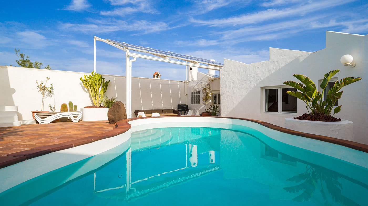 Chalet a la Venta en Playa del Hombre: Vive el Lujo Frente al Mar Chalet Independiente en Venta en Playa del Hombre – Telde, Gran Canaria