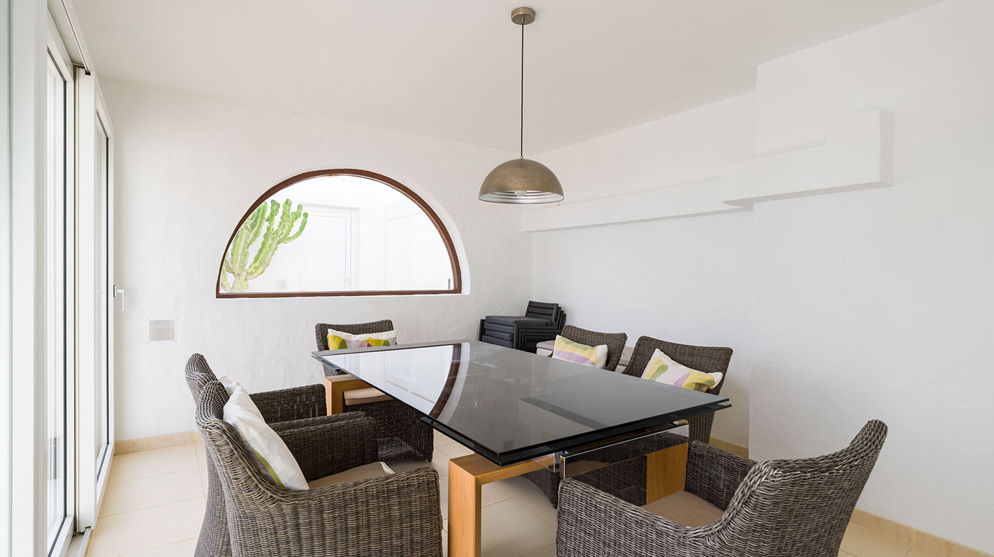 Chalet a la Venta en Playa del Hombre: Vive el Lujo Frente al Mar Chalet Independiente en Venta en Playa del Hombre – Telde, Gran Canaria