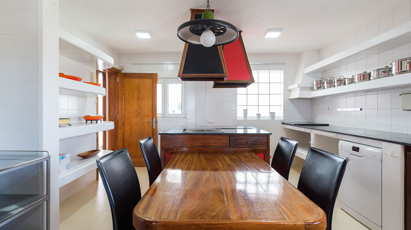 Chalet a la Venta en Playa del Hombre: Vive el Lujo Frente al Mar Chalet Independiente en Venta en Playa del Hombre – Telde, Gran Canaria