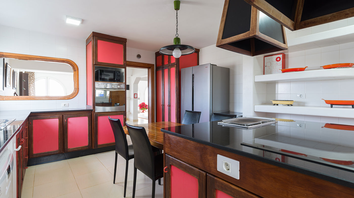 Chalet a la Venta en Playa del Hombre: Vive el Lujo Frente al Mar Chalet Independiente en Venta en Playa del Hombre – Telde, Gran Canaria