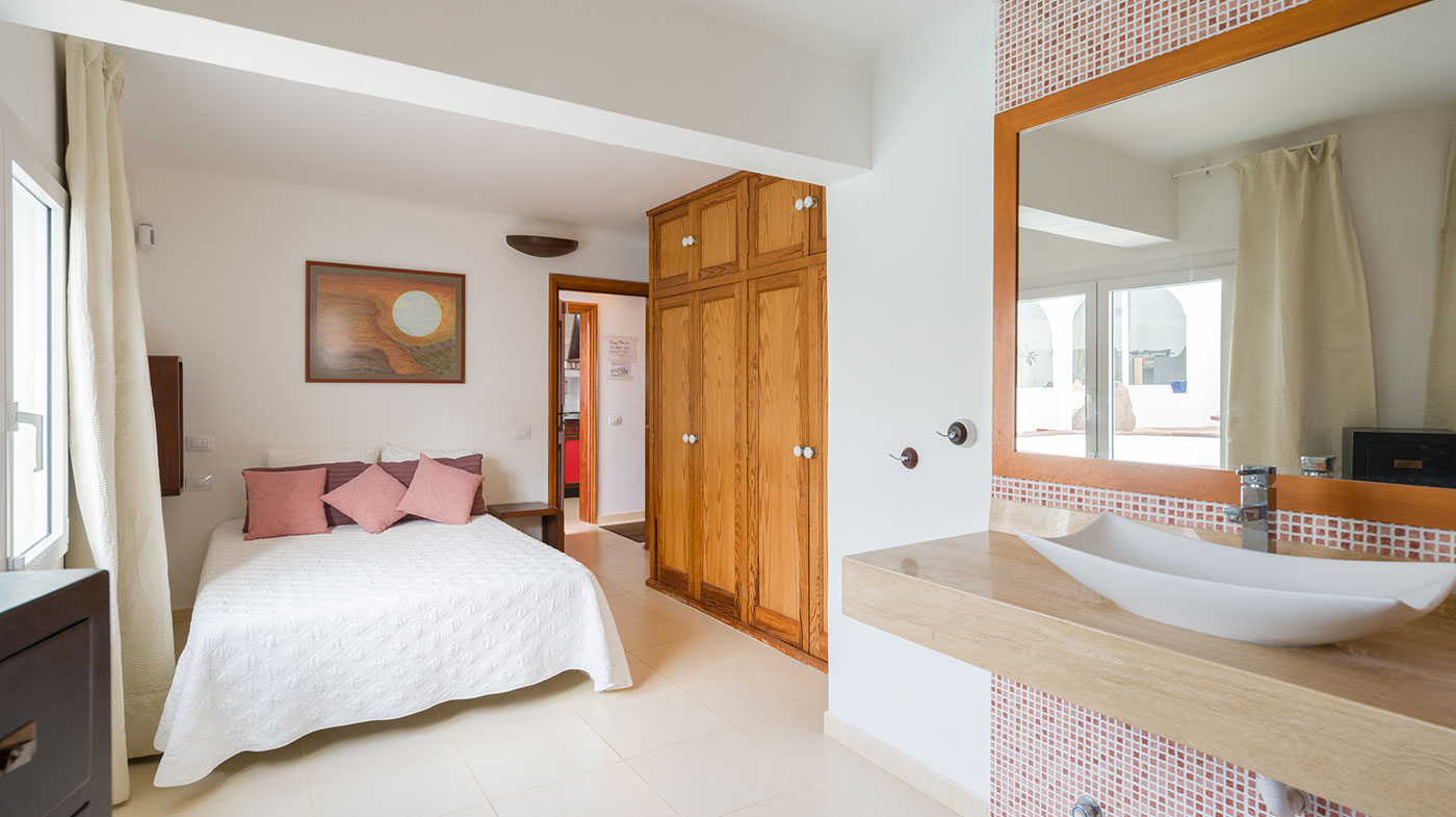 Chalet a la Venta en Playa del Hombre: Vive el Lujo Frente al Mar Chalet Independiente en Venta en Playa del Hombre – Telde, Gran Canaria
