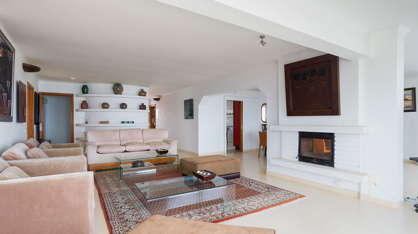 Chalet a la Venta en Playa del Hombre: Vive el Lujo Frente al Mar Chalet Independiente en Venta en Playa del Hombre – Telde, Gran Canaria