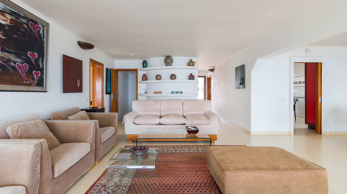 Chalet a la Venta en Playa del Hombre: Vive el Lujo Frente al Mar Chalet Independiente en Venta en Playa del Hombre – Telde, Gran Canaria