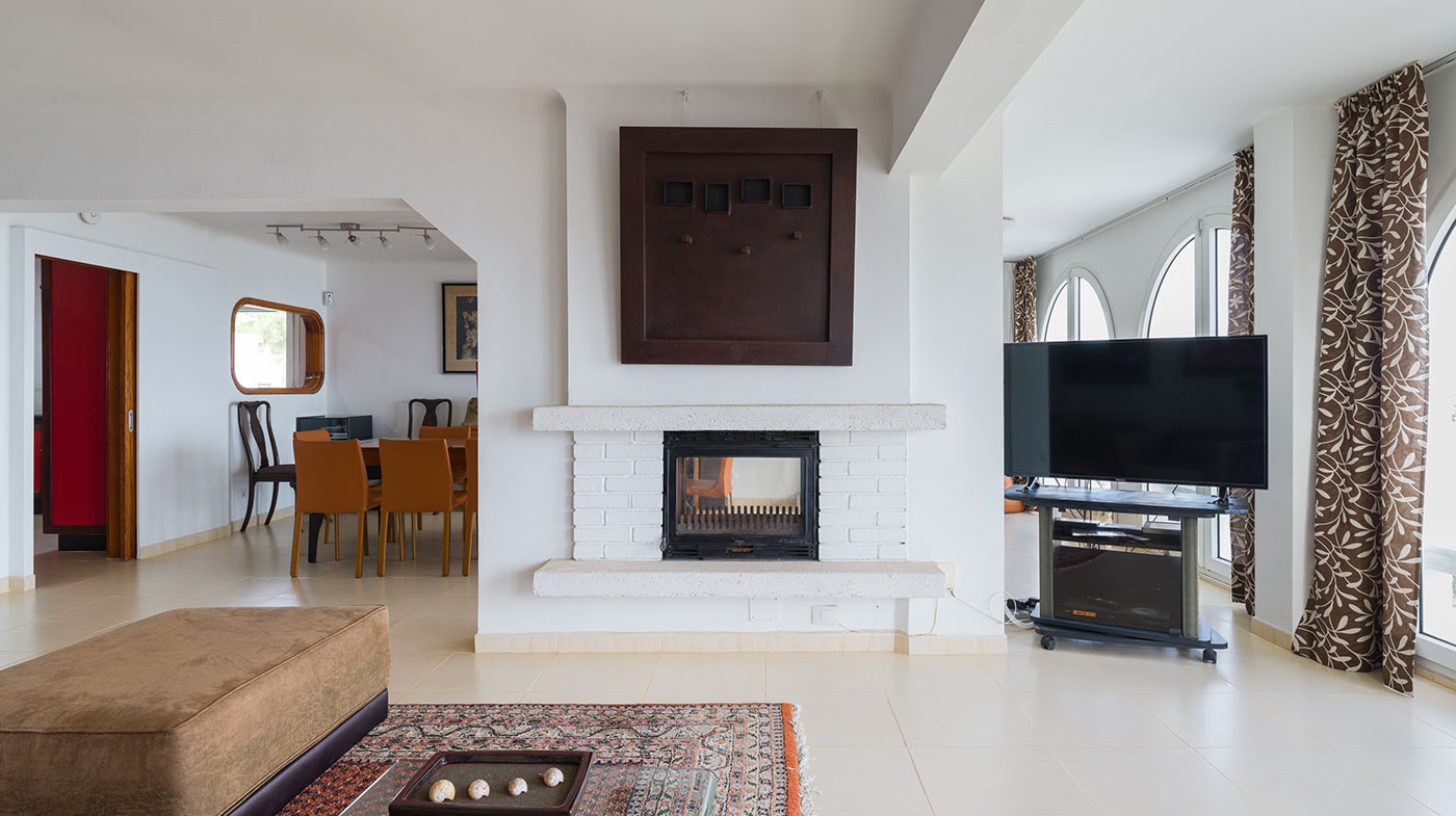 Chalet a la Venta en Playa del Hombre: Vive el Lujo Frente al Mar Chalet Independiente en Venta en Playa del Hombre – Telde, Gran Canaria