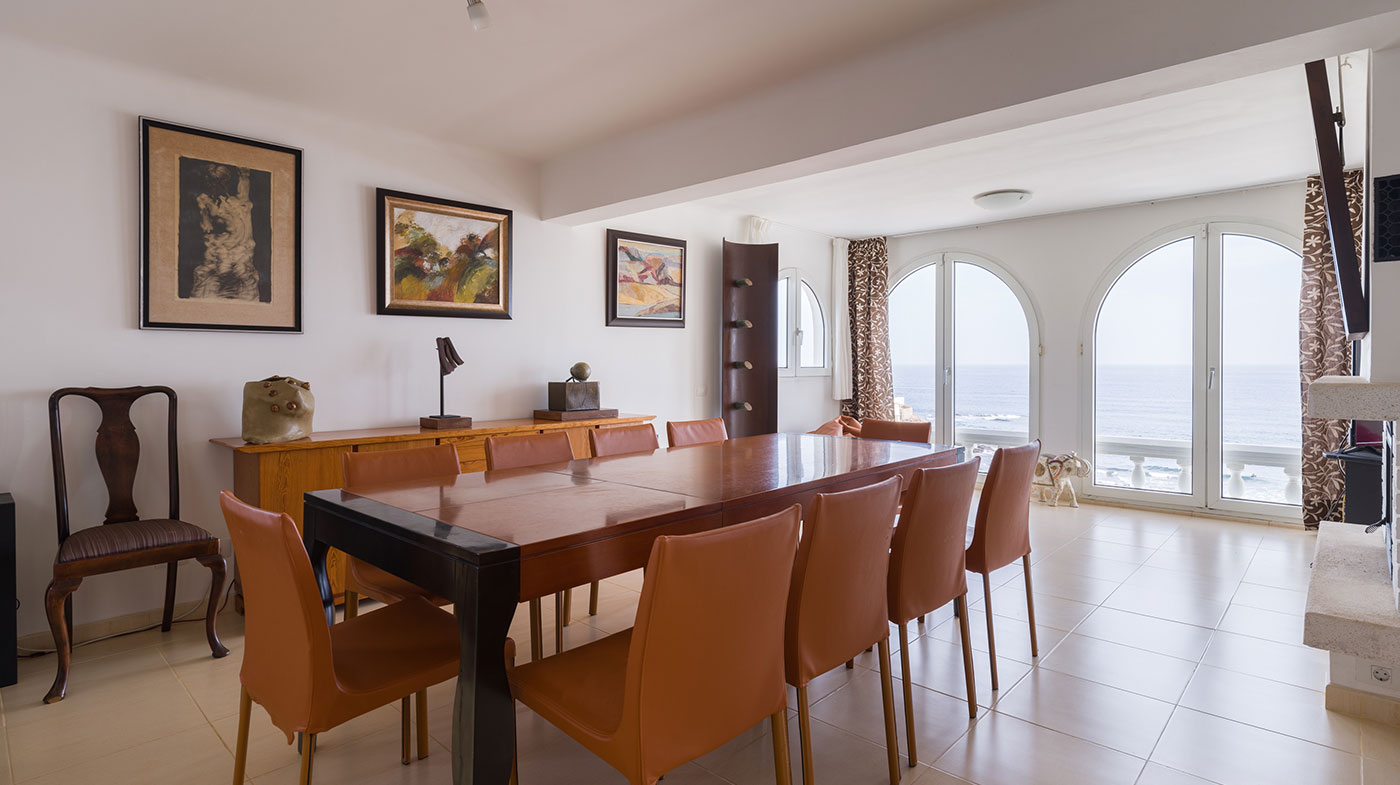 Chalet a la Venta en Playa del Hombre: Vive el Lujo Frente al Mar Chalet Independiente en Venta en Playa del Hombre – Telde, Gran Canaria