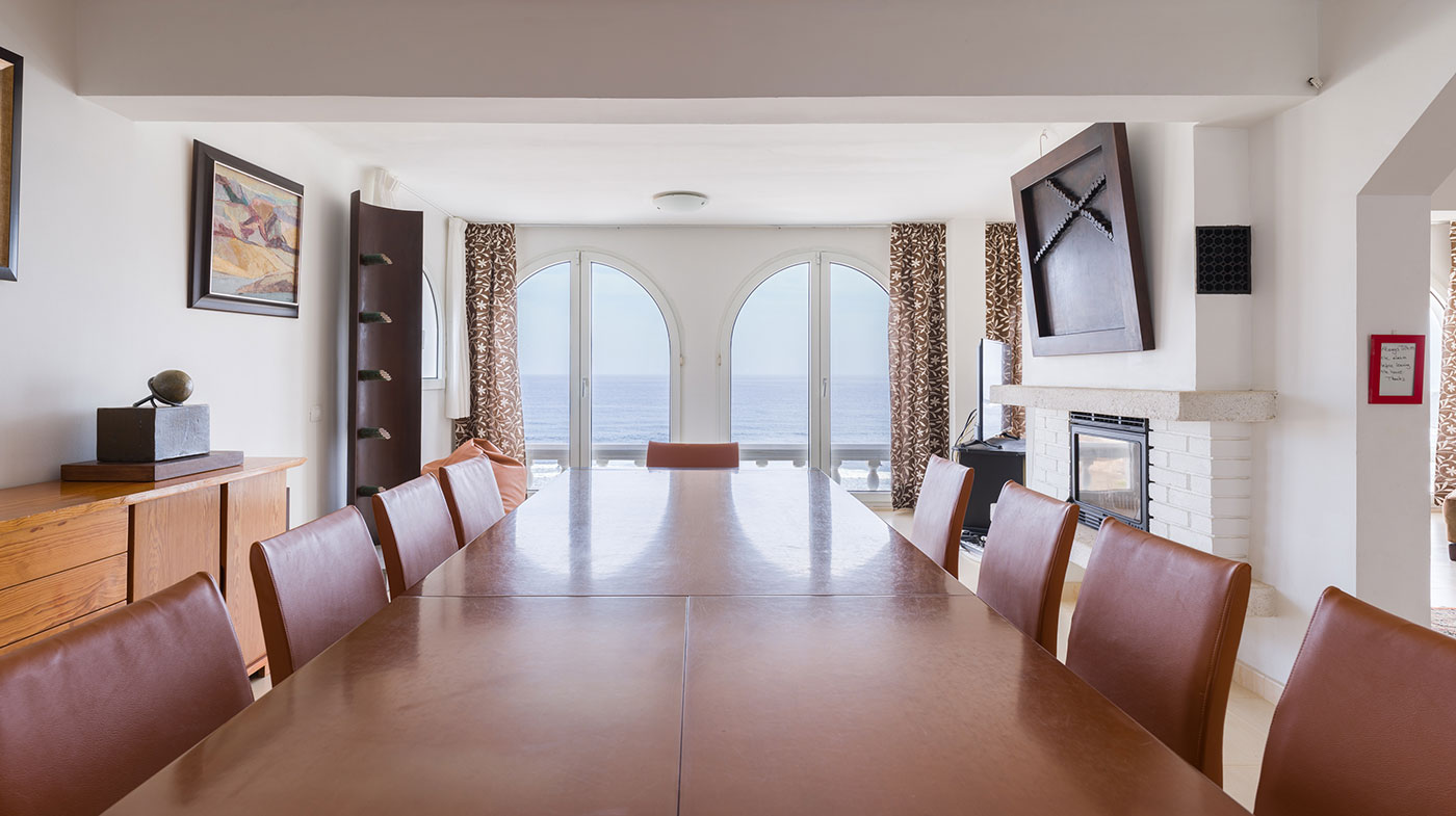 Chalet a la Venta en Playa del Hombre: Vive el Lujo Frente al Mar Chalet Independiente en Venta en Playa del Hombre – Telde, Gran Canaria