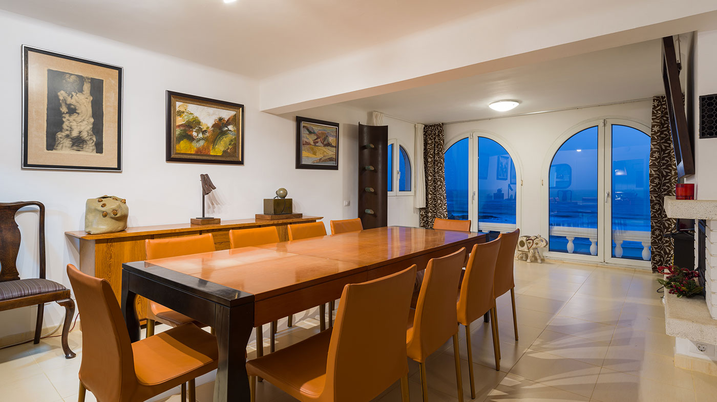 Chalet a la Venta en Playa del Hombre: Vive el Lujo Frente al Mar Chalet Independiente en Venta en Playa del Hombre – Telde, Gran Canaria