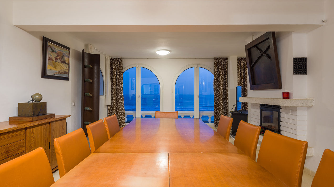 Chalet a la Venta en Playa del Hombre: Vive el Lujo Frente al Mar Chalet Independiente en Venta en Playa del Hombre – Telde, Gran Canaria