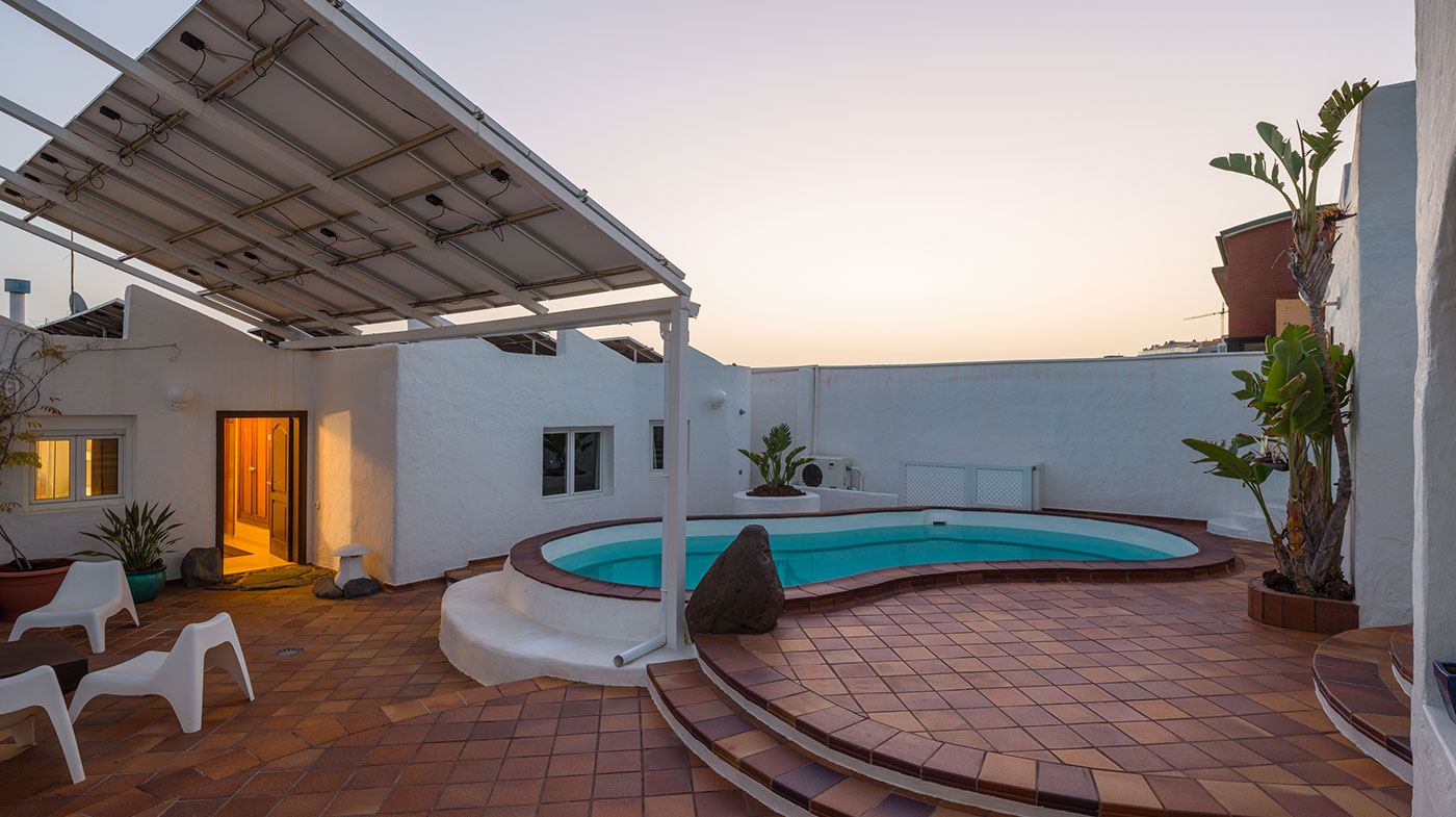 Chalet a la Venta en Playa del Hombre: Vive el Lujo Frente al Mar Chalet Independiente en Venta en Playa del Hombre – Telde, Gran Canaria