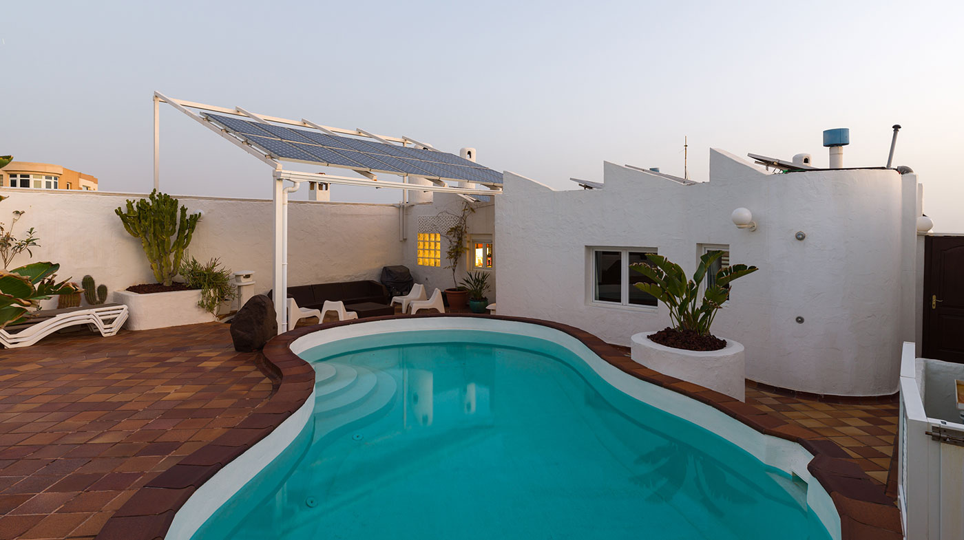 Chalet a la Venta en Playa del Hombre: Vive el Lujo Frente al Mar Chalet Independiente en Venta en Playa del Hombre – Telde, Gran Canaria