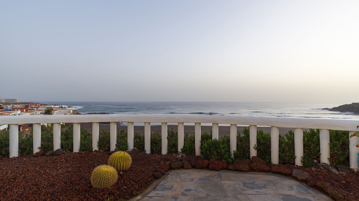 Chalet a la Venta en Playa del Hombre: Vive el Lujo Frente al Mar Chalet Independiente en Venta en Playa del Hombre – Telde, Gran Canaria