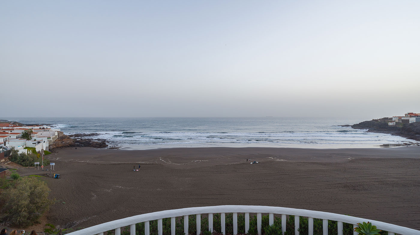 Chalet a la Venta en Playa del Hombre: Vive el Lujo Frente al Mar Chalet Independiente en Venta en Playa del Hombre – Telde, Gran Canaria