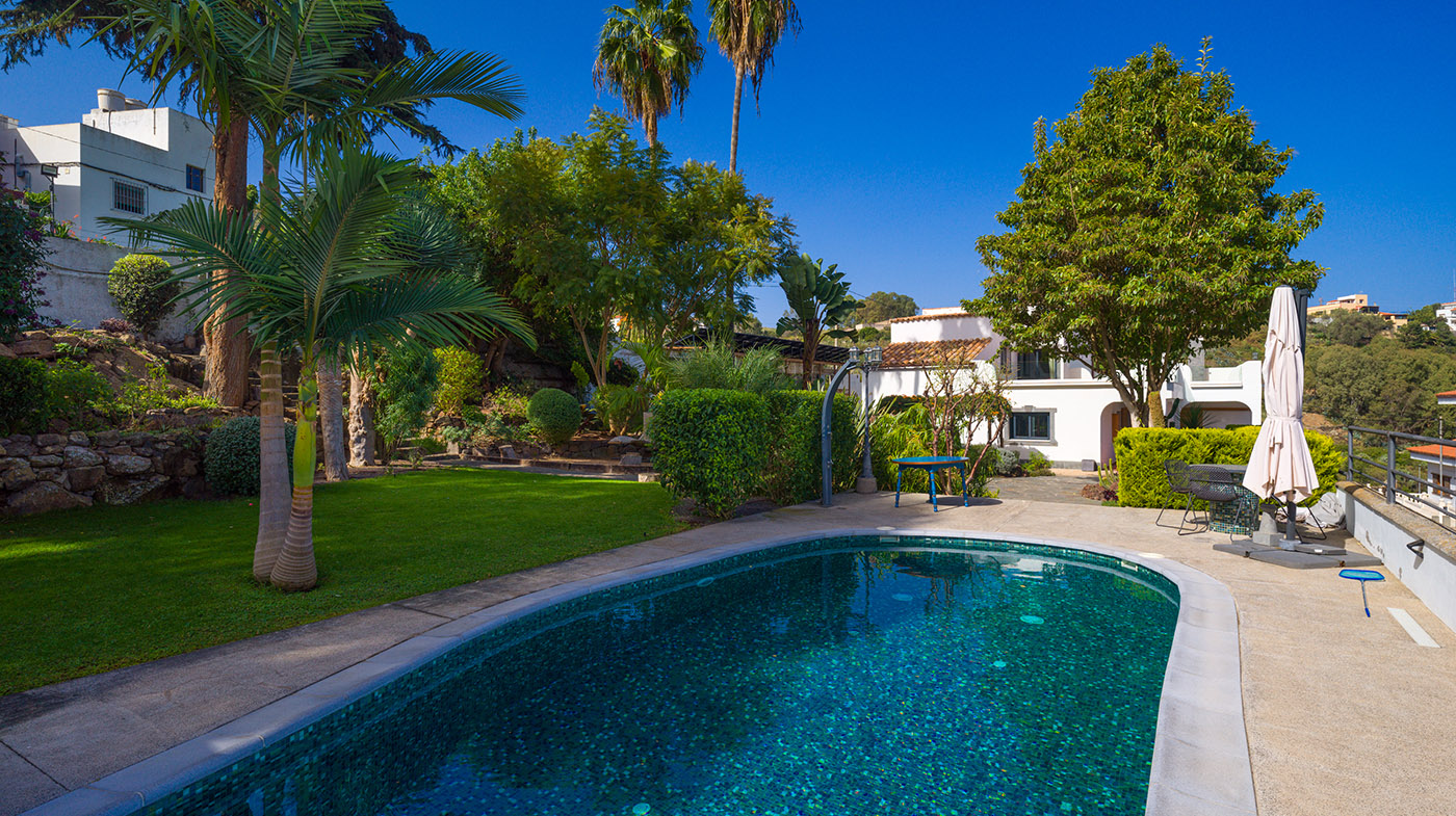 MAGNI premier: Espectacular chalet, con una parcela de 1.000 m en Los Portales, Visvique, Arucas