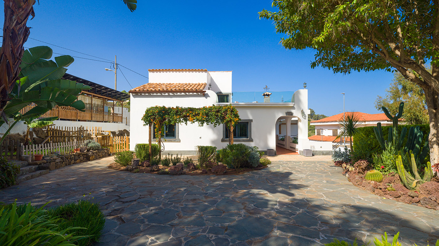 MAGNI premier: Espectacular chalet, con una parcela de 1.000 m en Los Portales, Visvique, Arucas