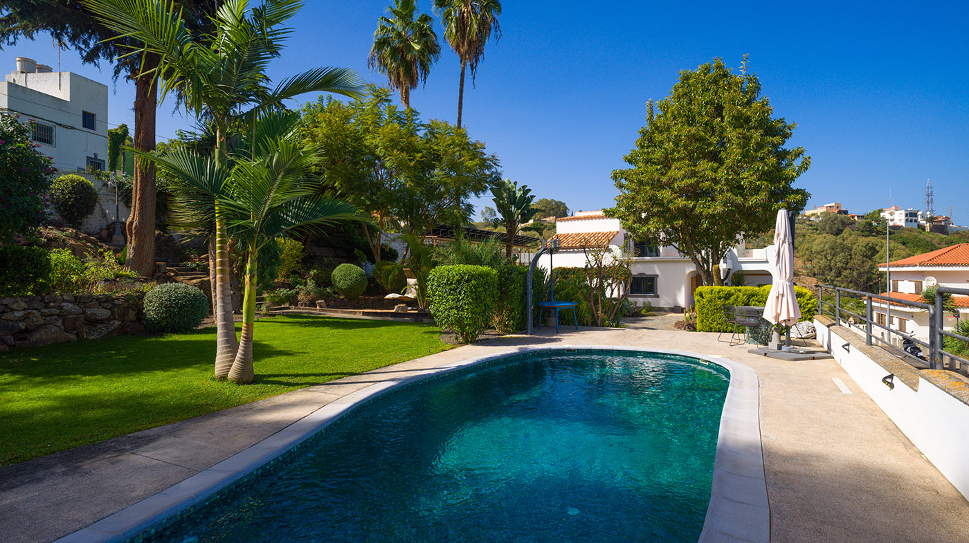 MAGNI premier: Espectacular chalet, con una parcela de 1.000 m en Los Portales, Visvique, Arucas