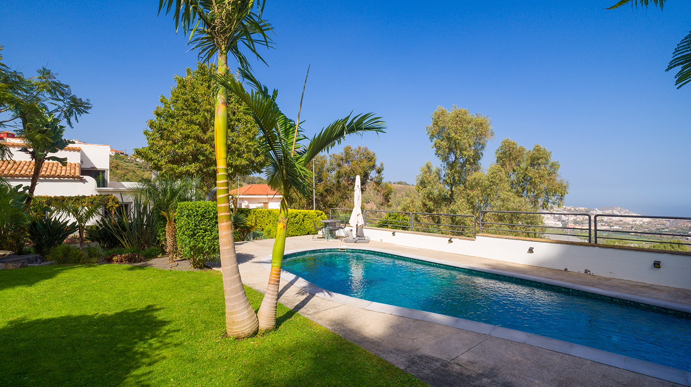 MAGNI premier: Espectacular chalet, con una parcela de 1.000 m en Los Portales, Visvique, Arucas